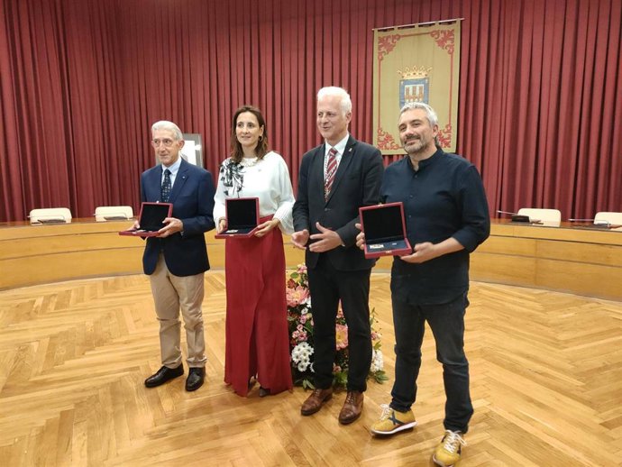 Luis Lleyda, Julián Lacalle y María Andrés han recibido las insignias de San Bernabé 2023