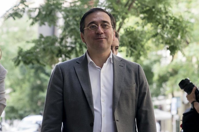 El ministro de Exteriores de España, José Manuel Albares, llega a la reunión del Comité Federal, en la sede del partido, a 10 de junio de 2023, en Madrid (España). Durante este comité, se han aprobado las listas, el programa electoral y las cuentas para