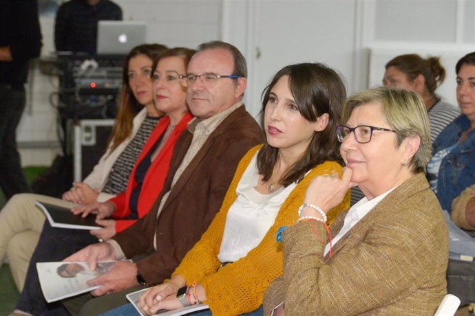 Archivo - Malpica de Bergantiños. A Coruña A conselleira de Promoción do Emprego e Igualdade, María Jesús Lorenzana, e a conselleira do Mar, Rosa Quintana, participan na presentación do estudo Diagnóstico sociolaboral das redeiras galegaS