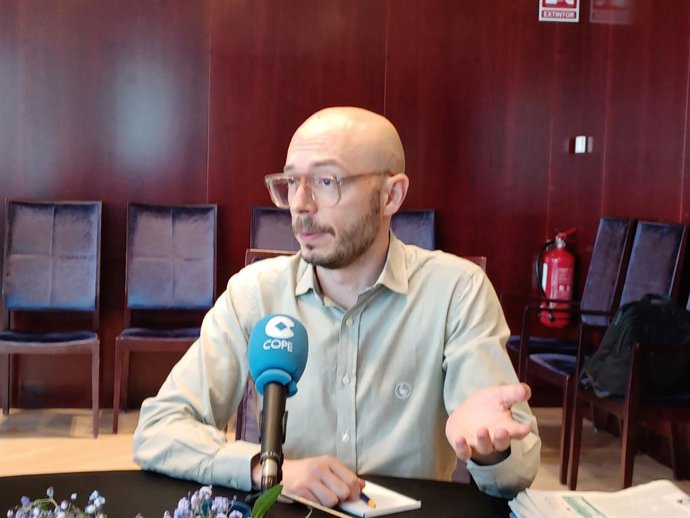 El cap de l'Oficina del Parlament Europeu a Barcelona, Sergi Barrera, en una entrevista a la Cope