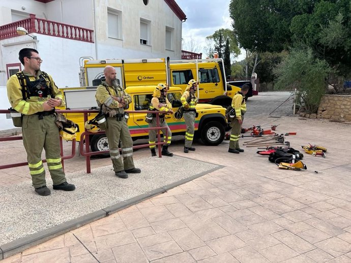 Imagen de archivo de un operativo de extinción de lucha contra incendios forestales.