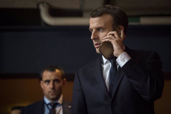 Archivo - November 17, 2017 - Goteborg, SWEDEN - President of France Emmanuel Macron pictured on the phone during the European Social Summit for Fair Jobs and Growth in Goteborg, Sweden, Friday 17 November 2017. BELGA PHOTO LAURIE DIEFFEMBACQ