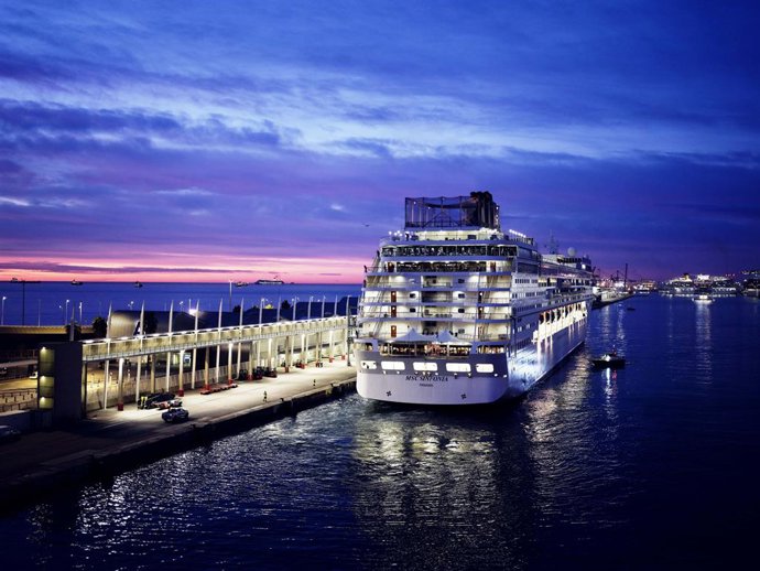 Archivo - Un crucero en el Puerto de Barcelona