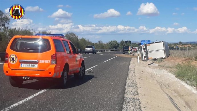 Bomberos de Sagunt atienden un accidente en la A-3 al volver del encuentro nacional de rescates