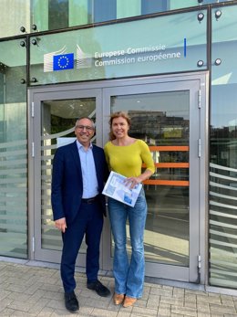 La directora de la Delegación de la Junta en Bruselas, Clara San Damián, se reúne con el decano del Colegio de Ingenieros Industriales de Zamora, José Luis Hernández.