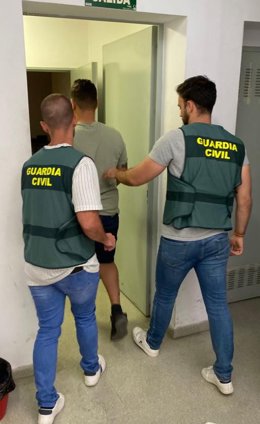 Detenido un hombre por un delito de estafa en Formentera al imprimir más de 2.000 billetes de barco