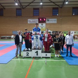 Pódium del XXI Trofeo Diputación de Cáceres de Kárate.