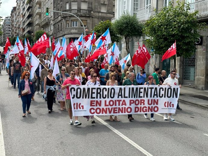 Manifestación en Vigo de trabajadores del sector de la alimentación de la provincia de Pontevedra.