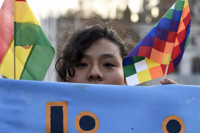 Archivo - November 30, 2019, London, United Kingdom: A protester holds the Bolivian and the Wiphala flags during the Rally..People gathered outside Downing Street to raise their voices against the coup in Bolivia and show their support to ousted preside