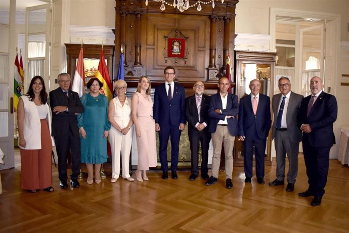 Entrega galardones por el Día de La Rioja y San Bernabé del Centro Riojano de Madrid