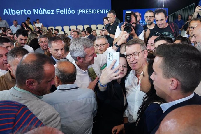 Feijóo participa nun acto político en Santiago.