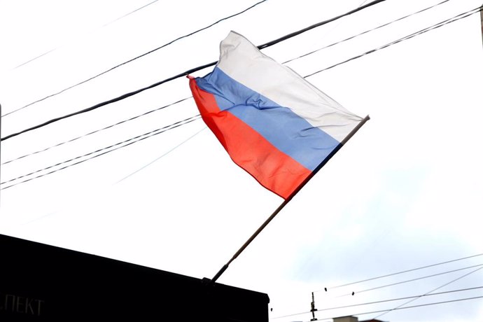 Archivo - Bandera rusa en San Petersburgo