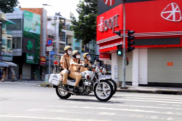 Archivo - Imagen de archivo de la Policía de Vietnam en Ho Chi Minh 