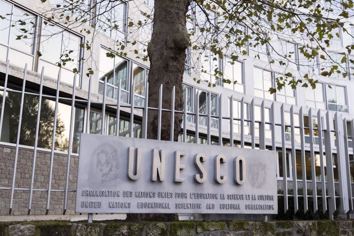 Archivo - Logo en la sede de la UNESCO, en Francia