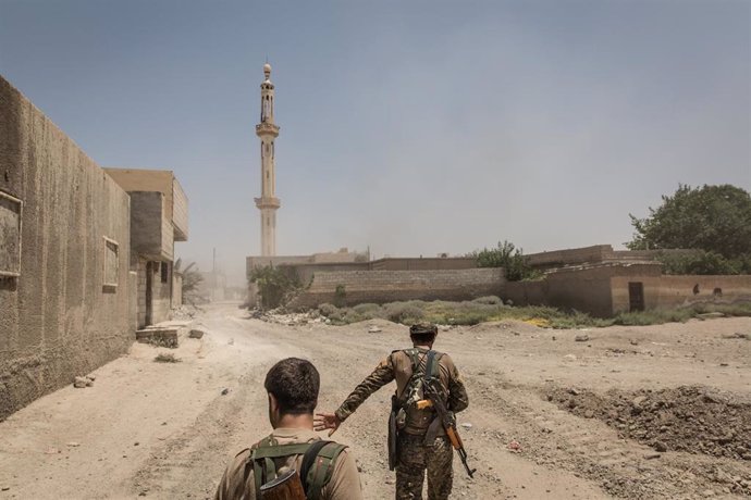 Archivo - Soldados de las Fuerzas Democráticas Sirias (FDS) en Raqqa (norte de Siria)