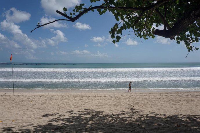 Archivo - Playa de Kuta, en Bali (Indonesia)