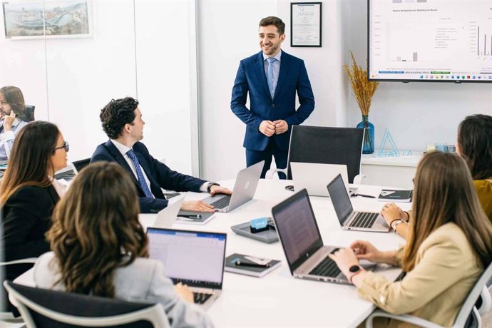 LEIALTA es una consultoría especializada para ofrecer una cobertura completa a las necesidades empresariales. 