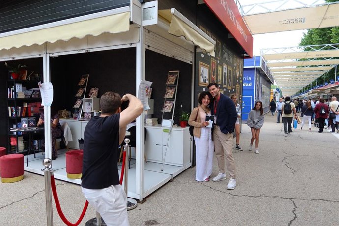 Autores de 'Círculo Rojo' en la Feria del Libro de Madrid