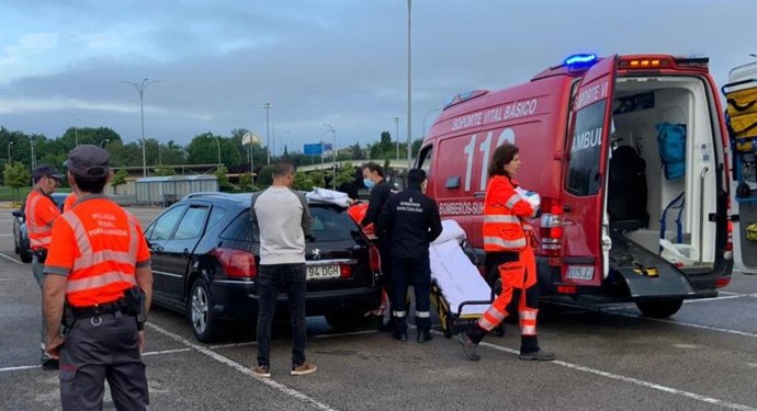 Momento en el que ha nacido la niña en un parking en Cordovilla.