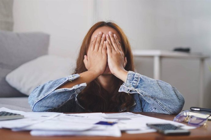 La Ley que se dirige a personas físicas en situación de insolvencia o insolvencia inminente.