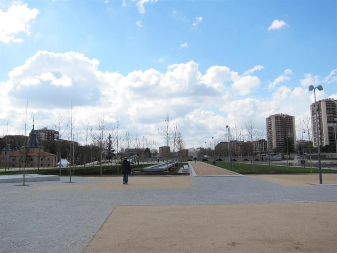 Archivo - Explanada del rey en madrid rio