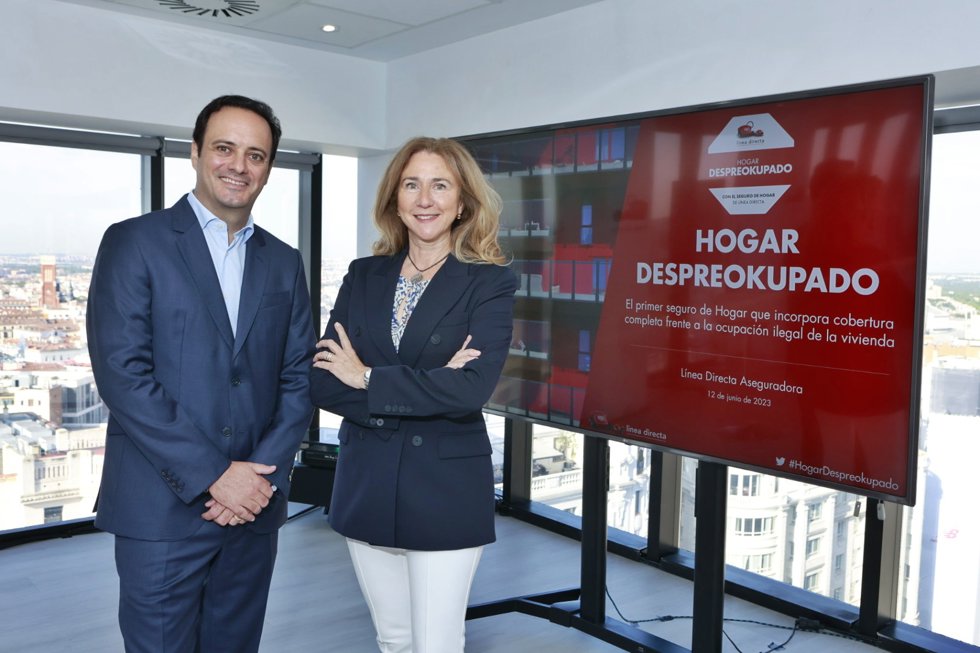 El director Comercial de Línea Directa, Diego Ferreiro, y la directora de Personas, Comunicación y Sostenibilidad de Línea Directa, Mar Garre
