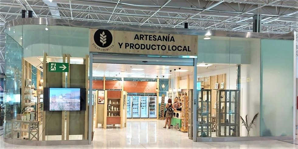 Tienda de artesanía y productos locales en el aeropuerto de Fuerteventura