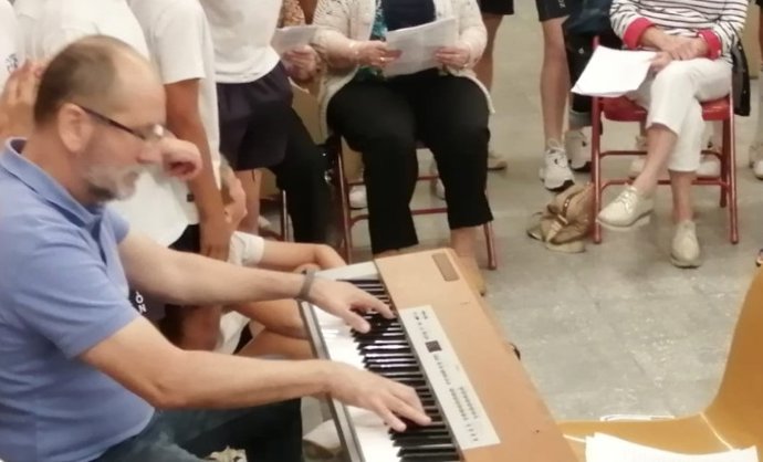 Profesionales del Centro de Salud El Palo colaboran en un proyecto intergeneracional coordinado por la Asociación en Activo