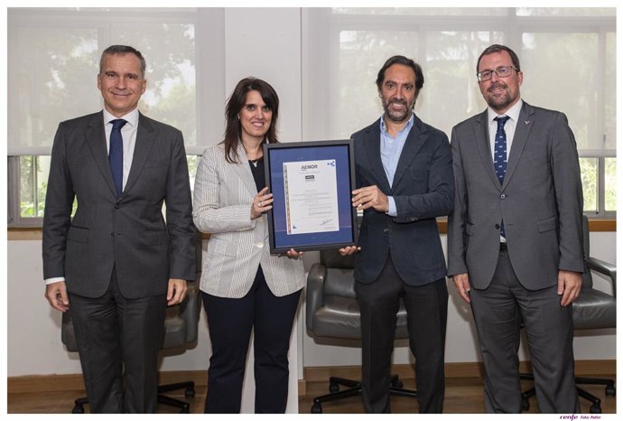 Rafael García Meiro (AENOR), Sonia Araujo (Renfe Viajeros), Joaquín del Moral (Renfe Mercancías) y Raül Blanco (Renfe)