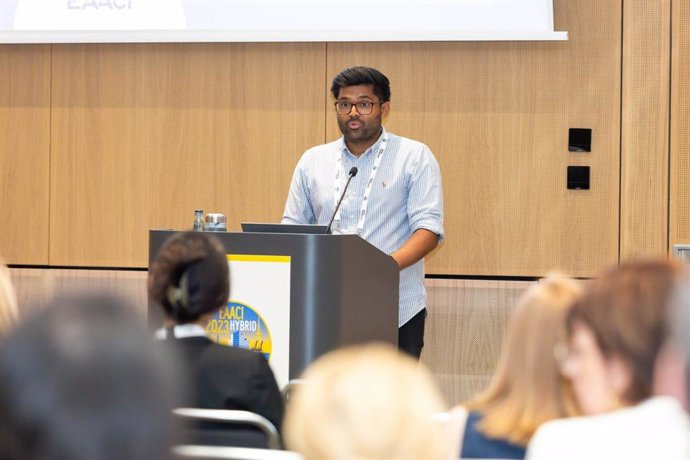 PHD Student Jitesh Chauhan presenting the study at the EAACI Hybrid Congress 2023 on 10 June in Hamburg.