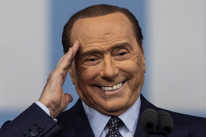 Archivo - FILED - 22 September 2022, Italy, Rome: Forza Italia leader Silvio Berlusconi delivers a speech during a campaign rally. Former Italian Prime Minister Silvio Berlusconi has died at the age of 86, a spokesman confirms to dpa. Photo: Oliver Weik
