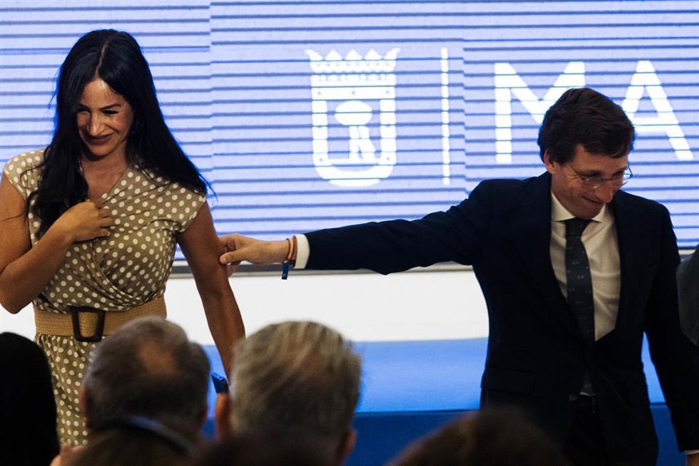 El alcalde de Madrid en funciones, José Luis Martínez-Almeida, y la vicealcaldesa de Madrid en funciones, Begoña Villacís.