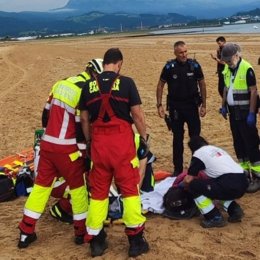 Rescate y evacuación de la mujer en Laredo