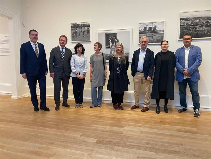 Miguel Zugaza, Bingen Zupiria, Idoia Postigo, Corinne Vionnet, Vanessa Winship, Ramón Esparza, María Azkarate y Eneko Arruabarrena en el Bellas Artes de Bilbao