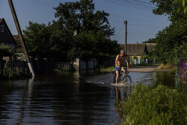 Inundaciones en Jersón tras la voladura de la presa de Nueva Kajovka