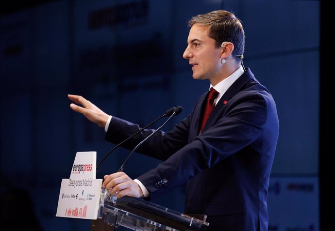 Archivo - El secretario general del PSOE-M y candidato a la Presidencia de la Comunidad, Juan Lobato, interviene durante un desayuno informativo de Europa Press, en el Auditorio Meeting Place, a 27 de abril de 2023, en Madrid (España).