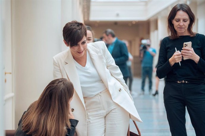 La ministra de Política Territorial y portavoz del Gobierno, Isabel Rodríguez, durante una sesión plenaria en el Senado, a 16 de mayo de 2023, en Madrid (España). El jefe del Ejecutivo y el líder de PP protagonizan un nuevo debate parlamentario a escaso