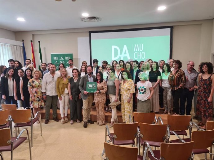 Presentación de una campaña autonómica sobre familias de acogida para menores tutelados por la Junta.