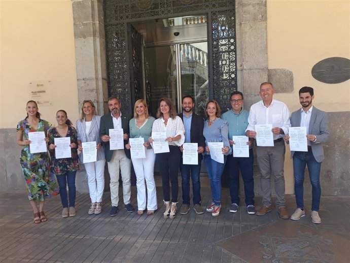 Begoña Carrasco con el resto de concejales del PP elegidos en las pasadas elecciones