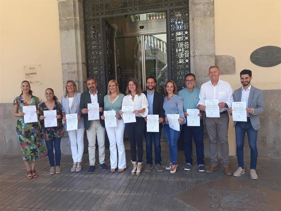 Begoña Carrasco con el resto de concejales del PP elegidos en las pasadas elecciones