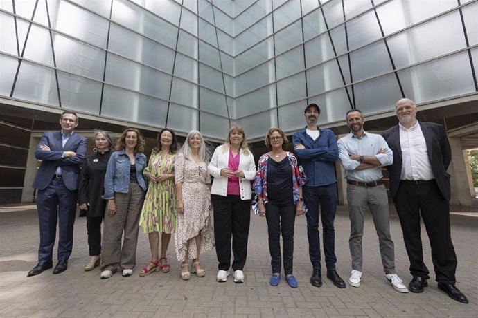 Presentación de laCultivadora, con Valentí Oviedo, ngels Margarit, Carme Portaceli, Neus Aranda, Mnica Campos, la consellera Natlia Garriga, Olga Aldroher, Juan Carlos Martel Bayod, Robert Brufau y Joan Oller