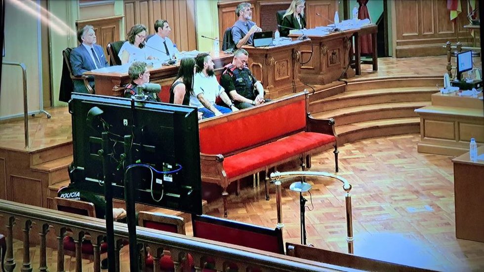 Un hombre confiesa que asesinó a golpes a tres personas sin hogar que dormían en la calle en Barcelona en abril de 2020, durante el confinamiento por la pandemia de coronavirus. En la Audiencia de Barcelona el 12 de junio de 2023.