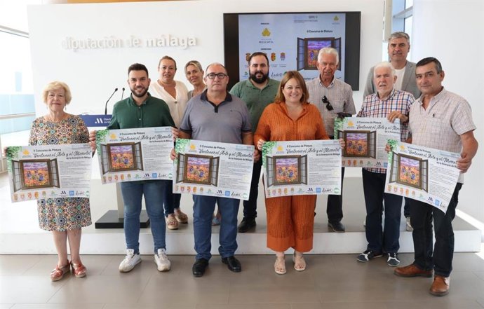 Presentación del concurso de pintura 'Ventanas al arte y al moscatel' de la Axarquía de Málaga.