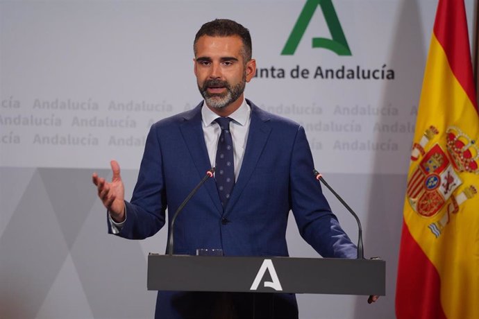 El consejero de Sostenibilidad y portavoz del Gobierno andaluz, Ramón Fernández Pacheco, este lunes en la rueda de prensa posterior al Consejo de Gobierno. 