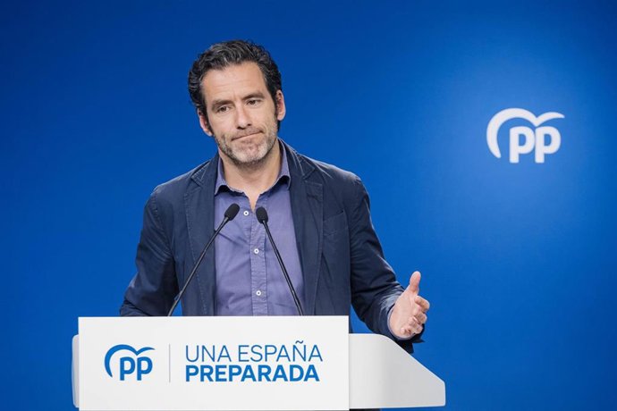 El portavoz del comité de campaña del PP y vicesecretario de Cultura y Sociedad Abierta, Borja Sémper, interviene durante una rueda de prensa posterior a la reunión del Comité de Dirección del PP, en la sede nacional del PP, a 12 de junio de 2023, en Ma