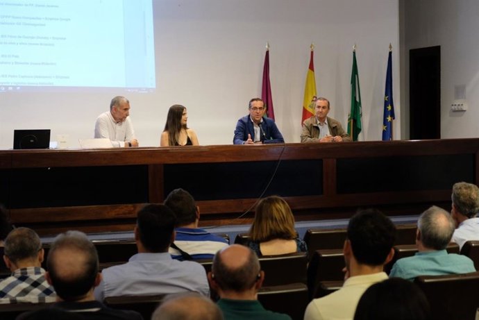 Briones se reúne con centros educativos que cuentan con nuevas autorizaciones de FP y empresas colaboradoras