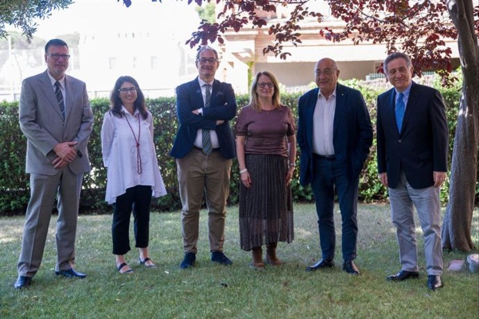 Reunió del conseller Nadal amb l'equip de la URL