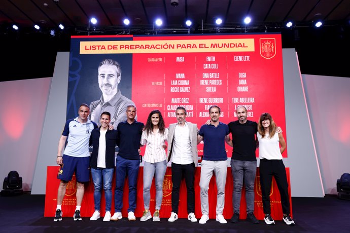 Photo family with Jorge Vilda, head coach, after his press conference to give the players list for FIFA Womens World Cup celebrated at Ciudad del Futbol on June 12, 2023, in Las Rozas, Madrid, Spain.