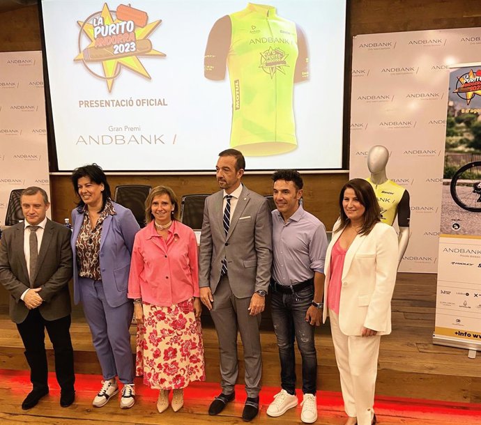 El ministre Jordi Torres, María Suárez (Andbank), el ciclista Joaquim 'Purito' Rodríguez i el director tcnic de la marxa Pepe Cuevas