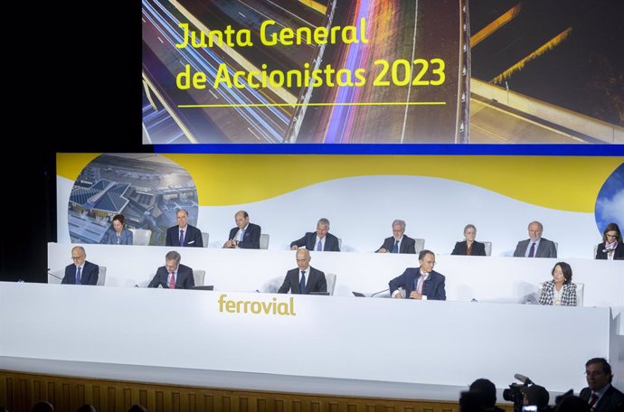 Archivo - Vista general de la Junta General Ordinaria de Accionistas de Ferrovial, en el auditorio ONCE, a 13 de abril de 2023, en Madrid (España). Durante la Junta, los accionistas han votado el traslado de la sede social de la empresa a Países Bajos p